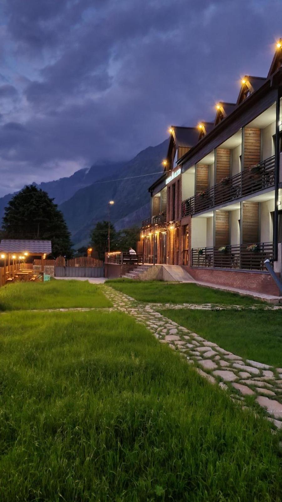 Hilltop Kazbegi Eksteriør billede