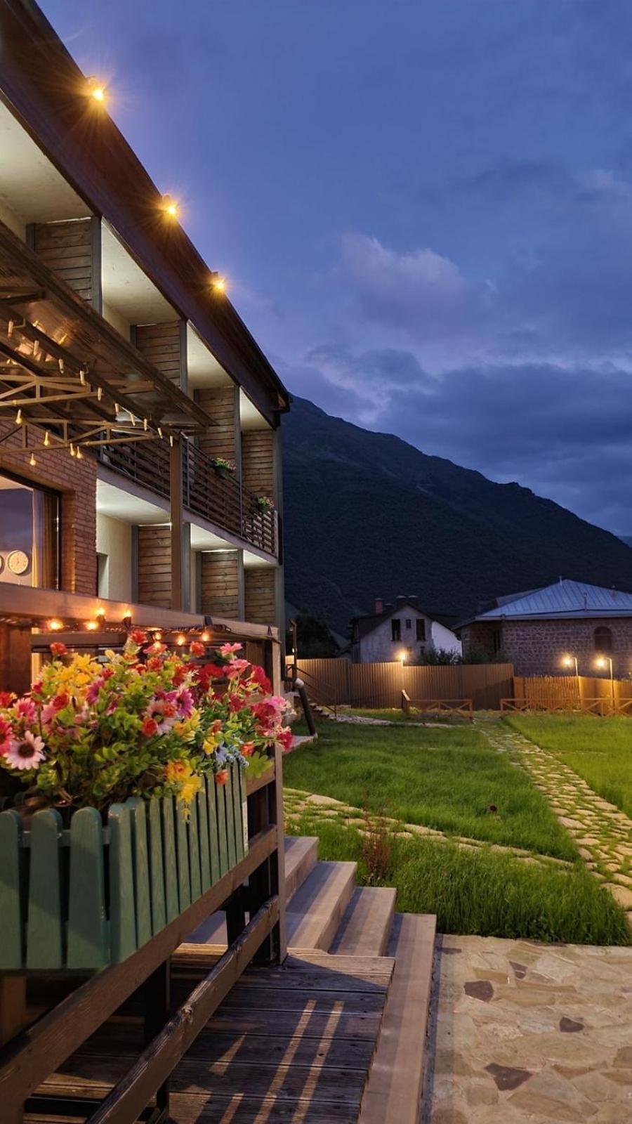 Hilltop Kazbegi Eksteriør billede